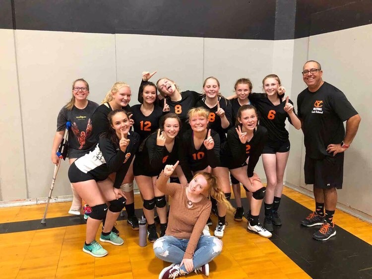 Yamhill-Carlton+volleyball+players+are+pulling+together+this+season