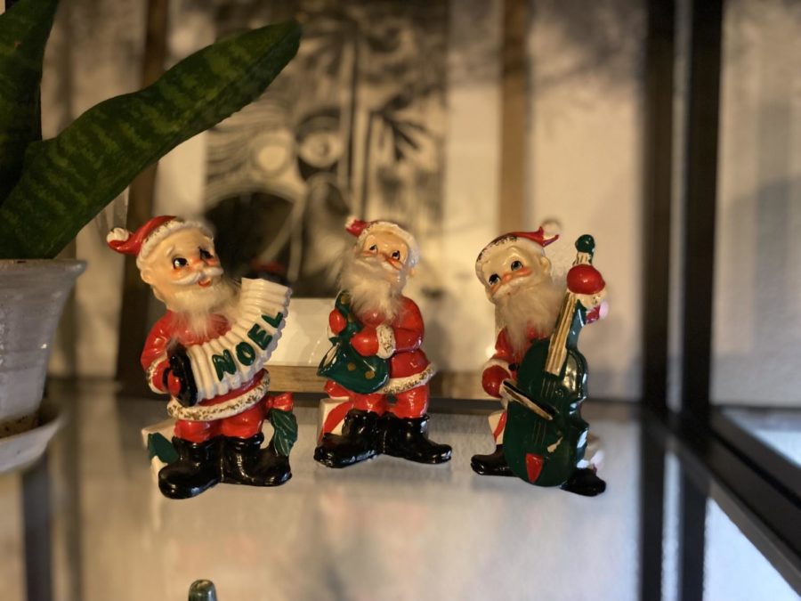 Little Santa figurines 