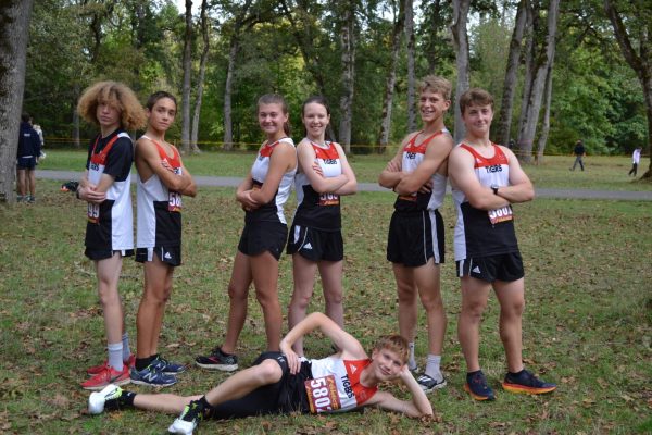 Yamhill Carltons Cross Country team