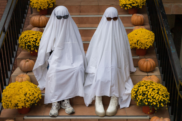 Last minute costumes dont have to cost a lot of money. Just a white sheet can be used to turn you into a classic ghost costume.